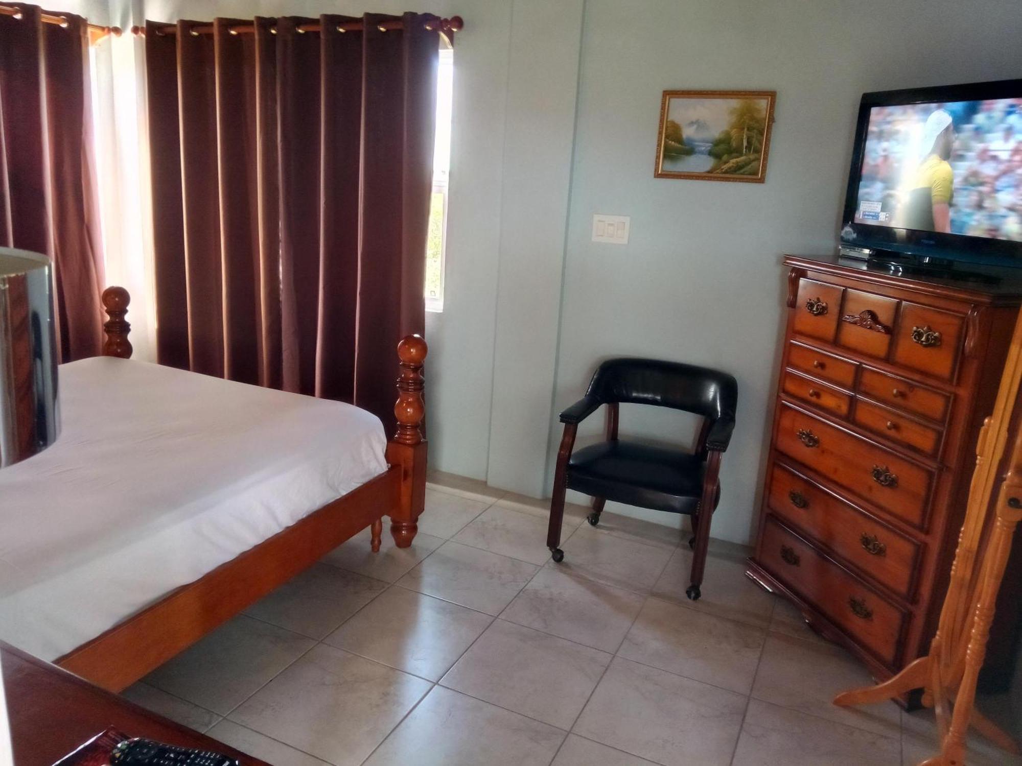 Zeus Estate Guesthouse St. John's Extérieur photo