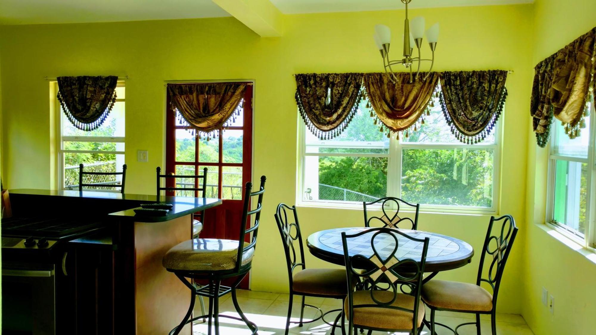 Zeus Estate Guesthouse St. John's Extérieur photo