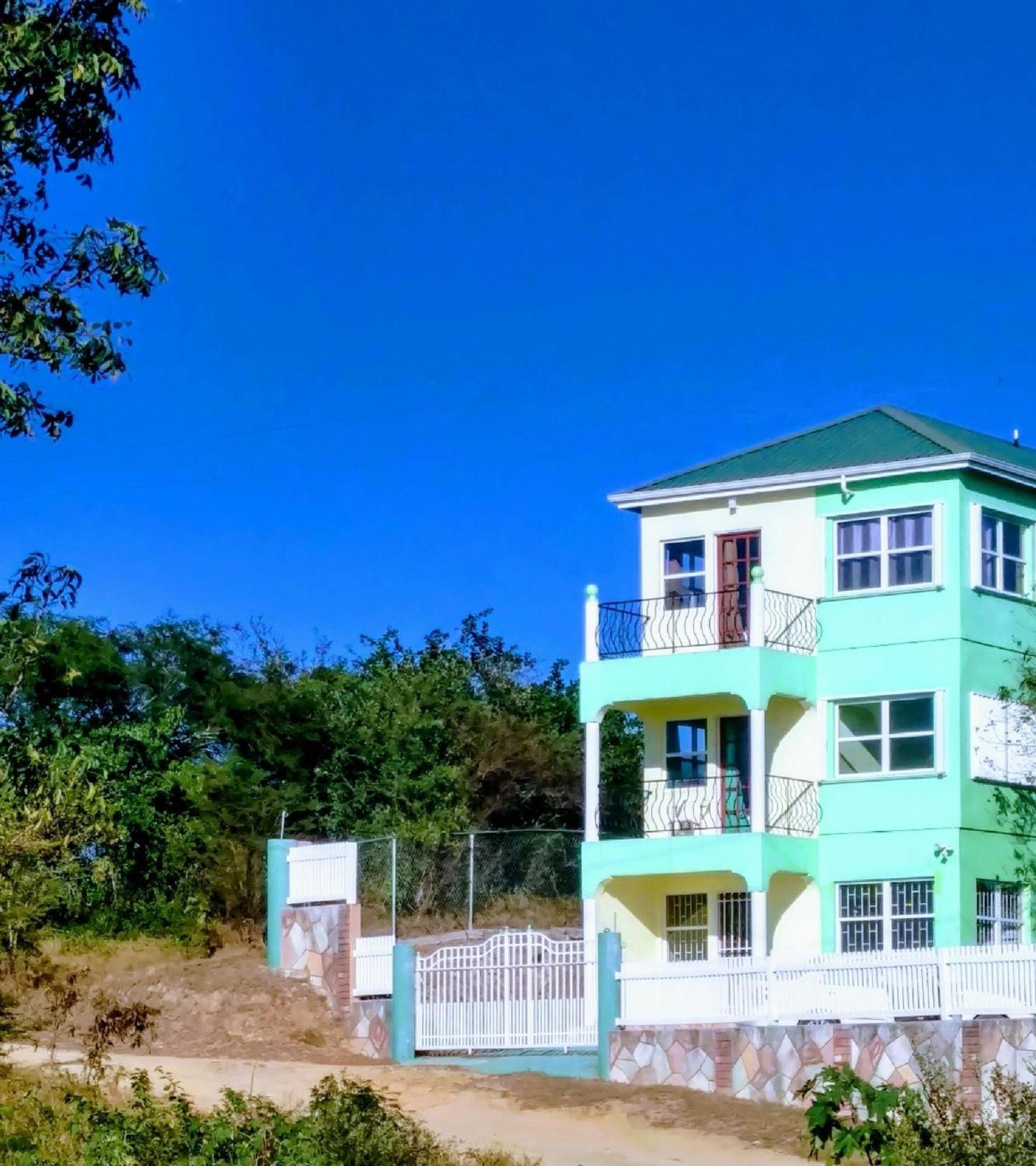 Zeus Estate Guesthouse St. John's Extérieur photo